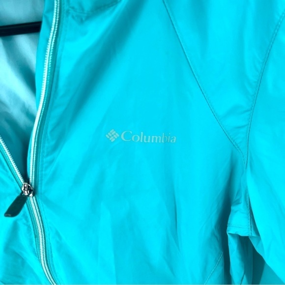 Columbia lightweight Rain Jacket with hoodie - Picture 5 of 8